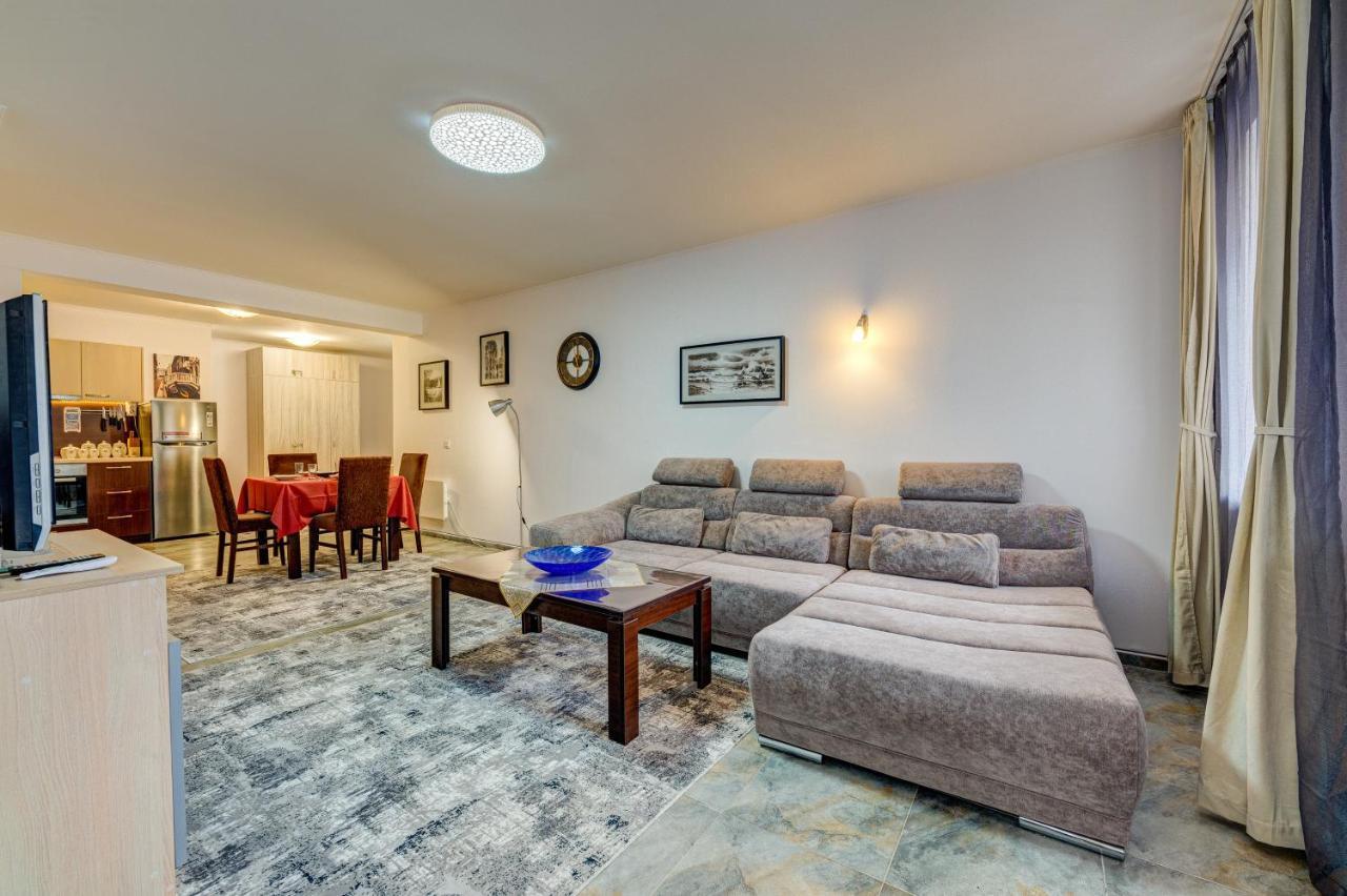 Bright And Spacious 2-Bdr Apartment With Balcony By Flat Mаnager Pamporowo Exterior foto