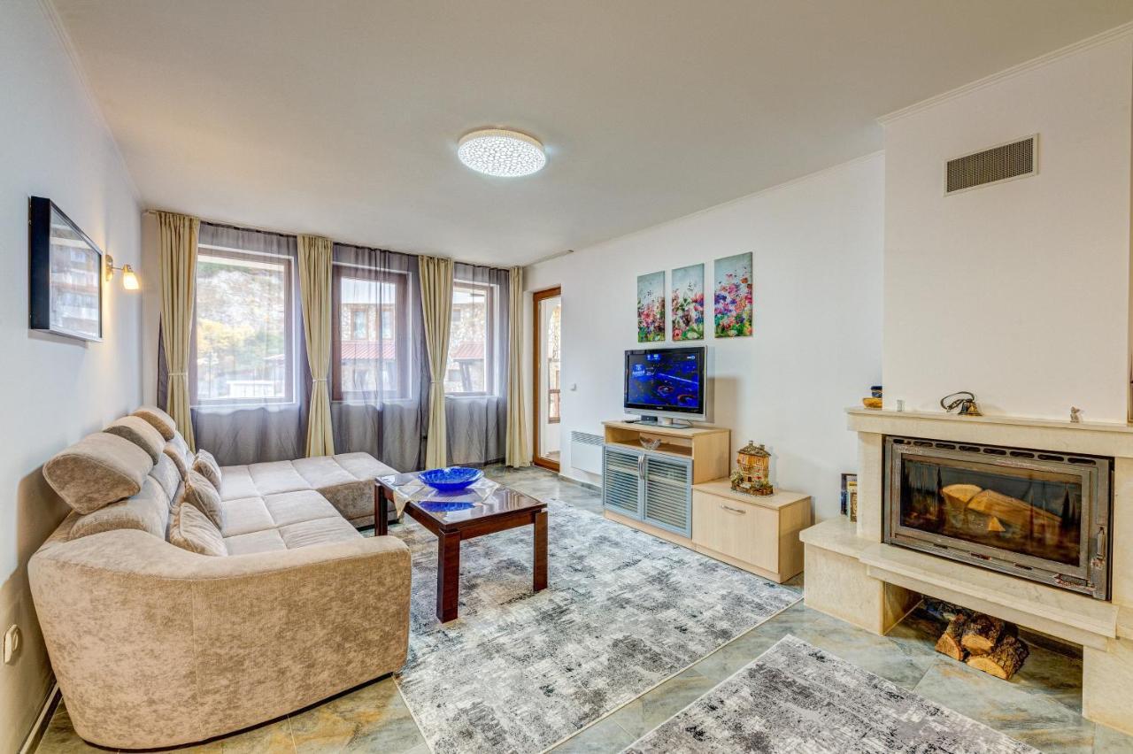 Bright And Spacious 2-Bdr Apartment With Balcony By Flat Mаnager Pamporowo Exterior foto